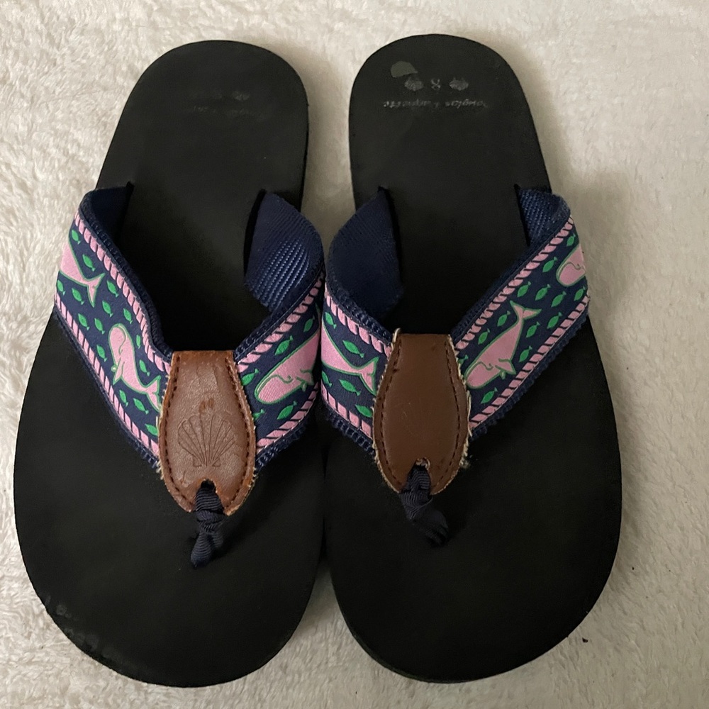 Size 8 women’s flip flops.
